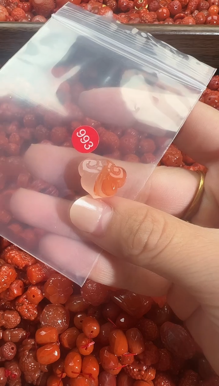 颈饰未镶嵌南红玛瑙1