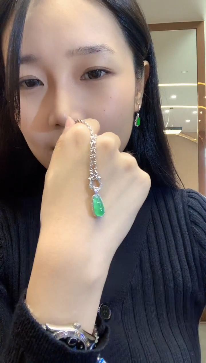 吊坠(不含链)18K金镶嵌翡翠LF多样性发其一