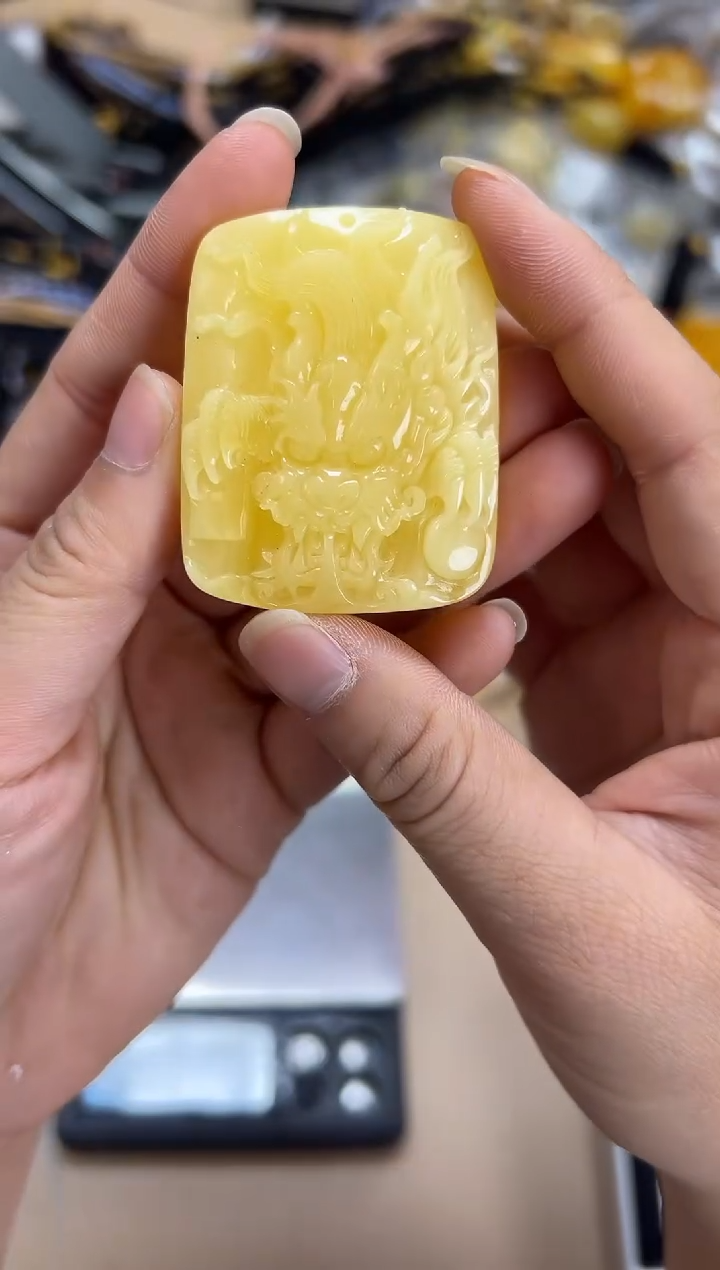 【闪购商品】琥珀裸石未镶嵌蜜蜡吊坠