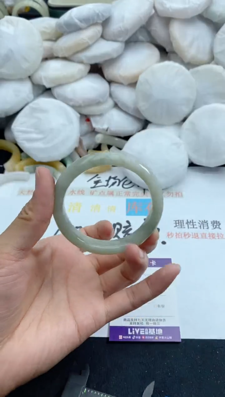 【闪购商品】石英质玉手镯未镶嵌4