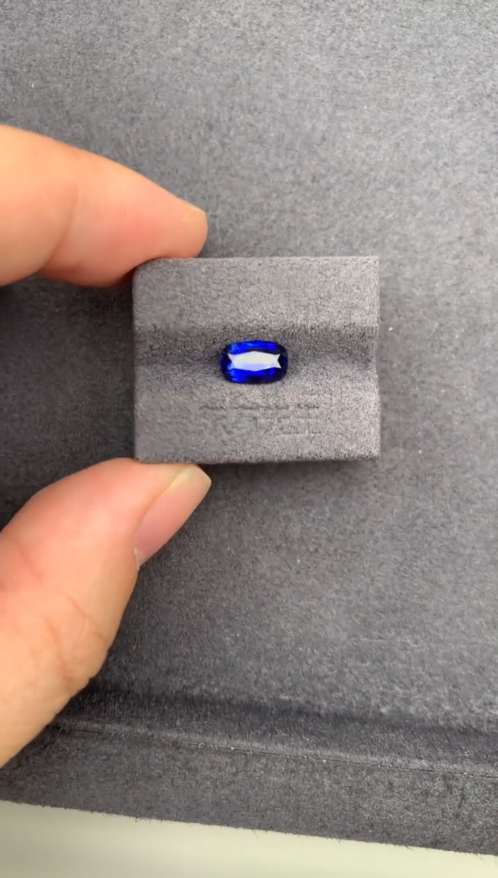 裸石蓝宝石1.4ct皇家蓝  定制  GH