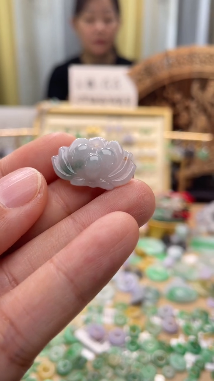 颈饰未镶嵌翡翠王**京花