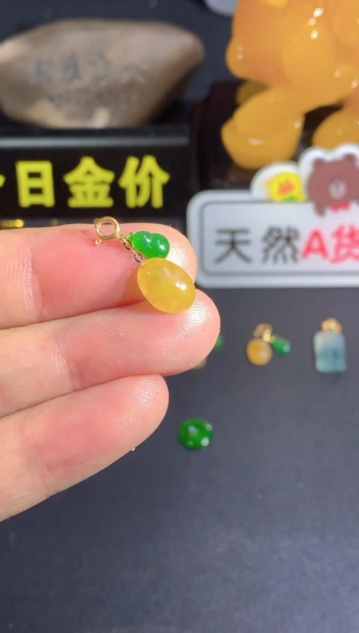 翡翠18K金镶嵌颈饰   
