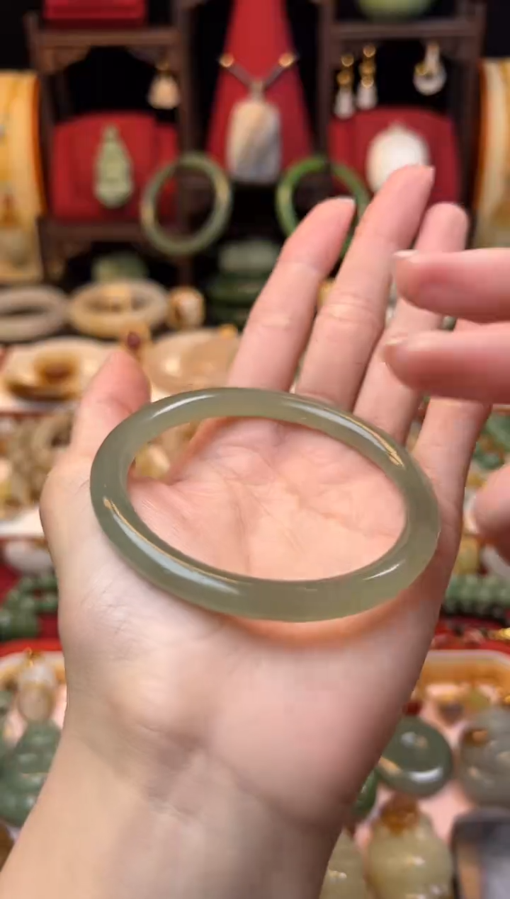 【闪购商品】和田玉手镯未镶嵌59