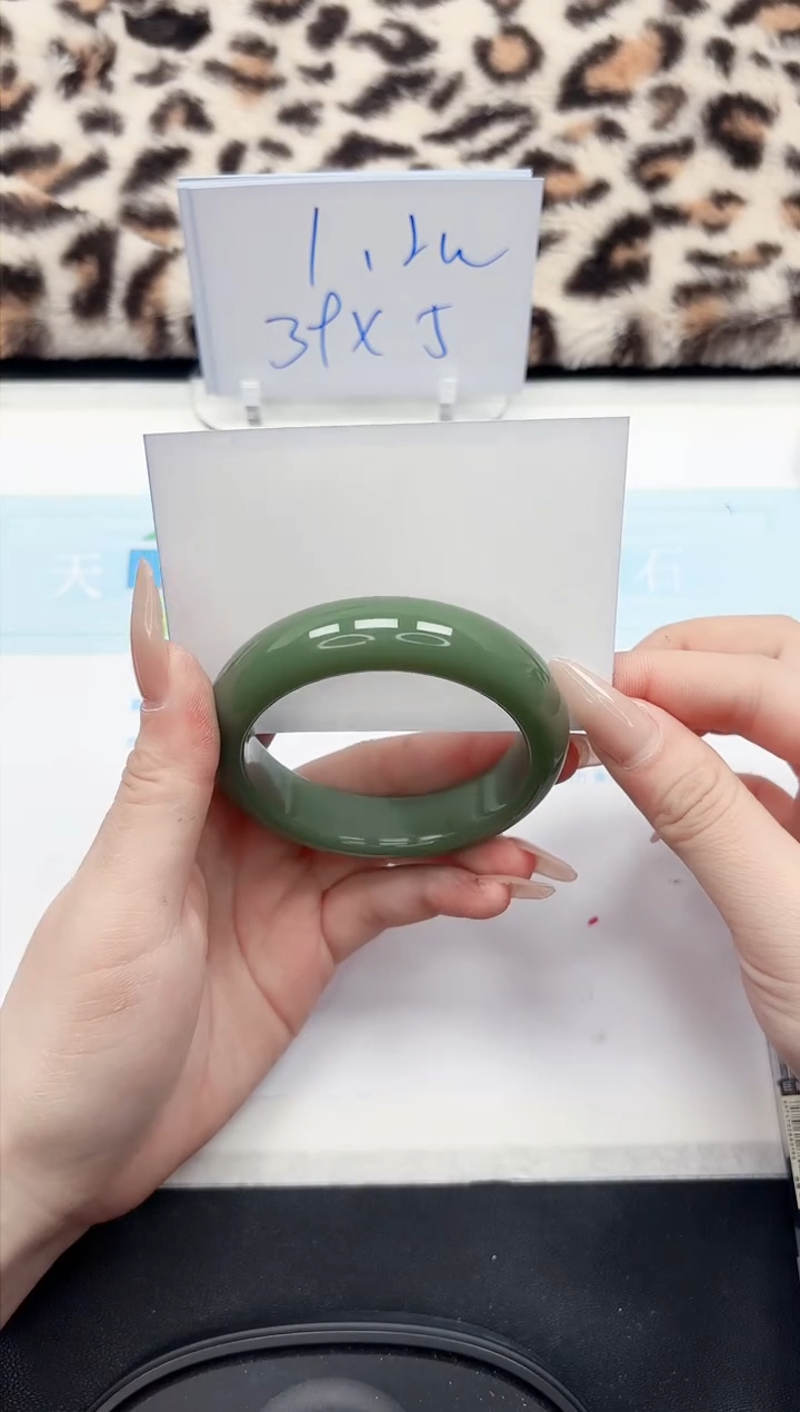 【闪购商品】石英质玉手镯未镶嵌148-56