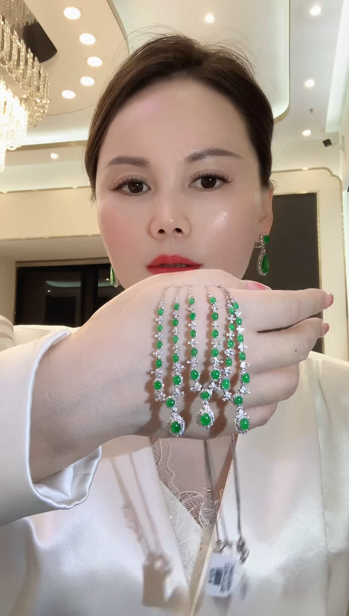 【闪购商品】翡翠套链18K金镶嵌C60 多样性发货一件