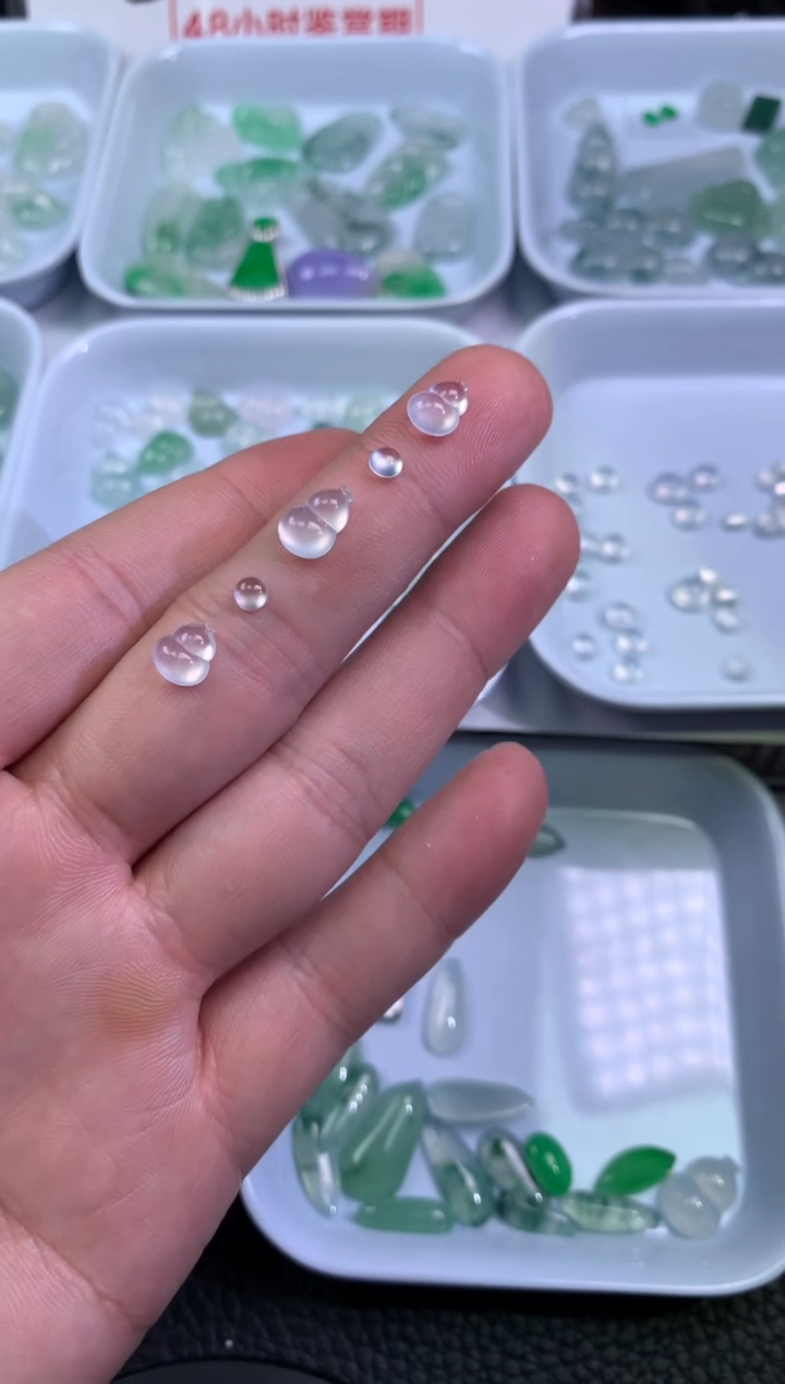 【闪购商品】翡翠颈饰未镶嵌葫芦