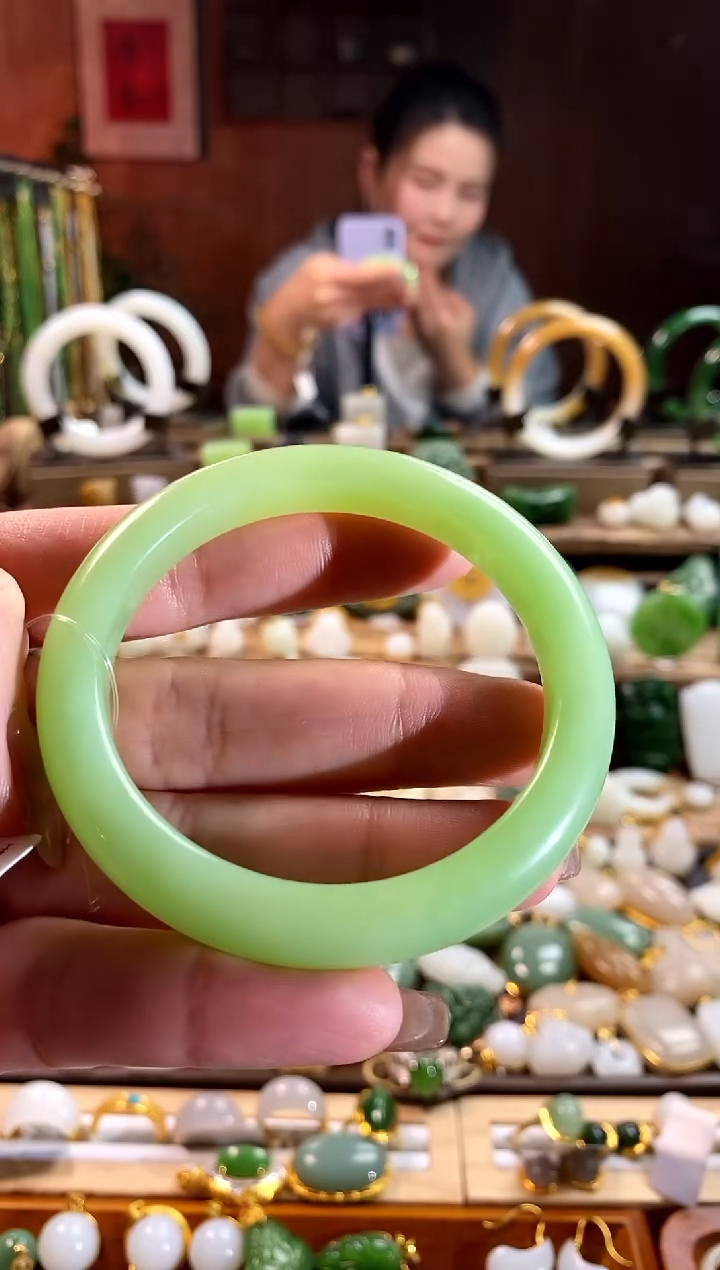 【闪购商品】和田玉手镯未镶嵌55