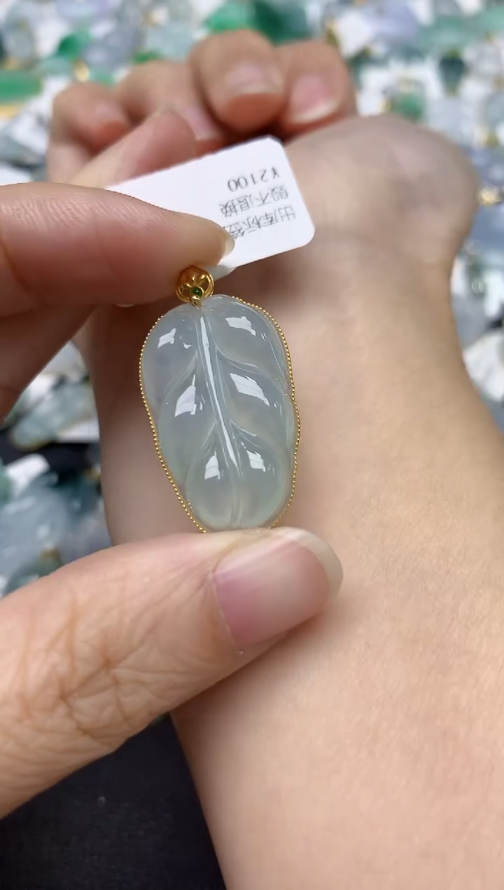 颈饰18K金镶嵌翡翠天然缅甸A货翡翠