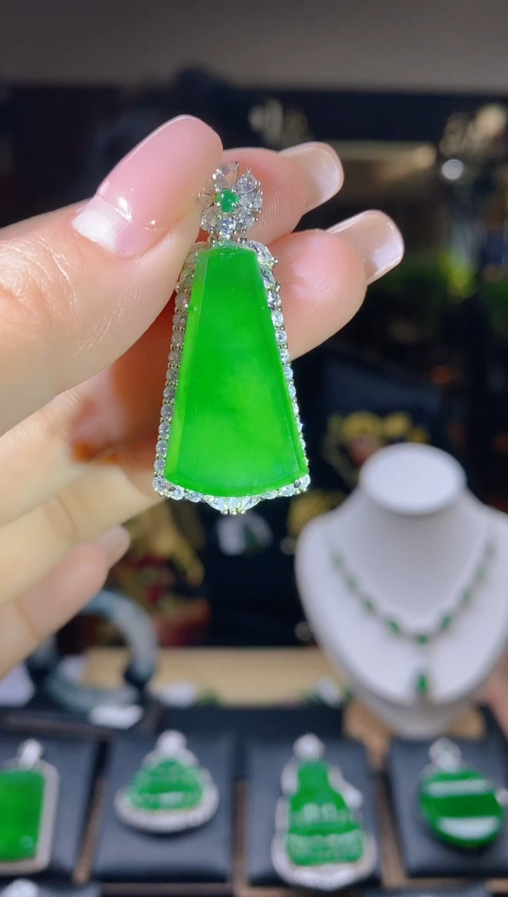 【闪购商品】翡翠吊坠(不含链)未镶嵌翡翠吊坠