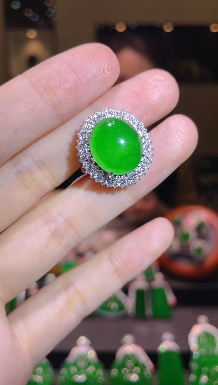 【闪购商品】翡翠吊坠(赠链)18K金镶嵌A24