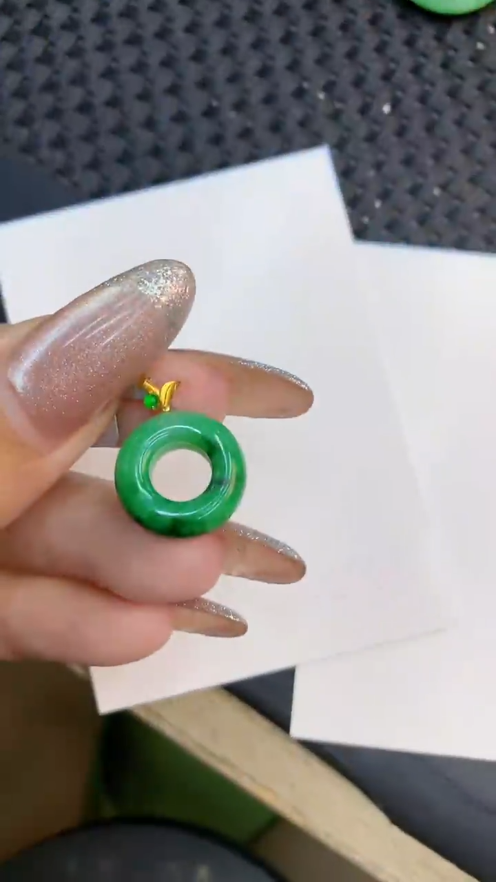 颈饰18K金镶嵌翡翠1