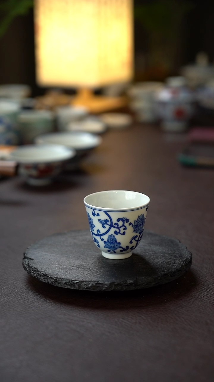 景德镇全手工手绘青花缠枝莲铃铛杯（大）