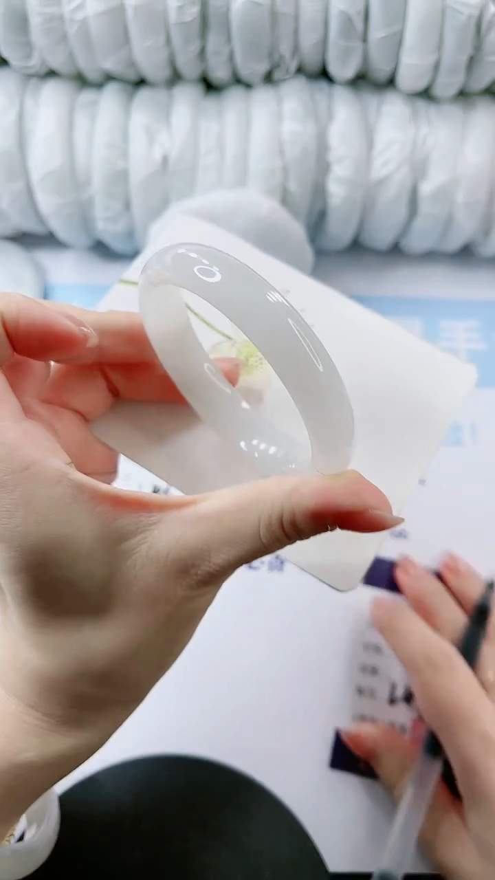 【闪购商品】石英质玉手镯未镶嵌多样性发货L47