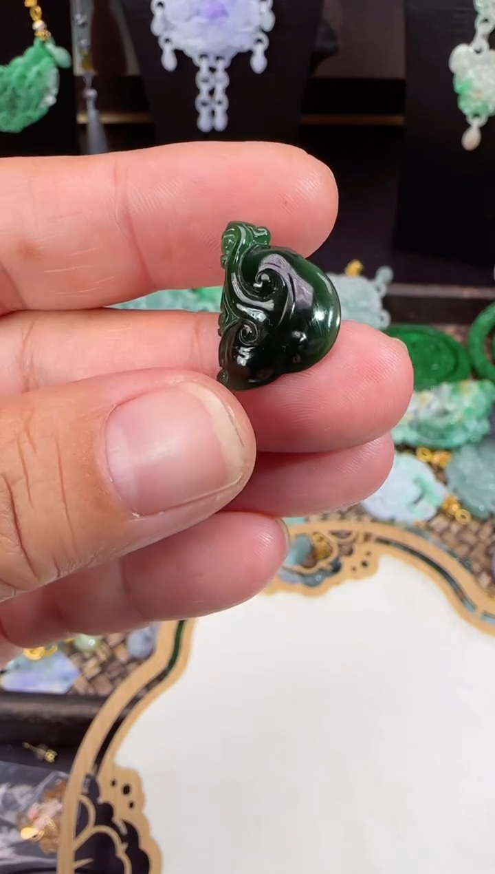 【闪购商品】翡翠颈饰未镶嵌牌子