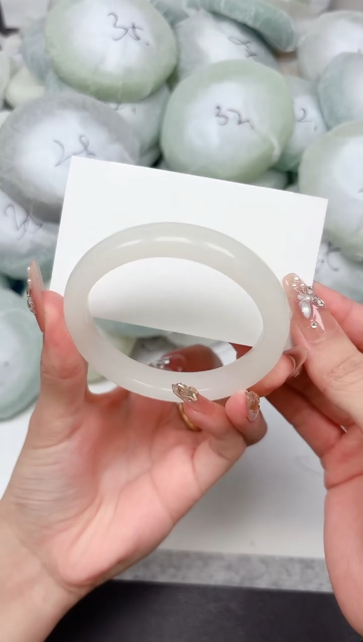 石英质玉手镯未镶嵌5-57.1