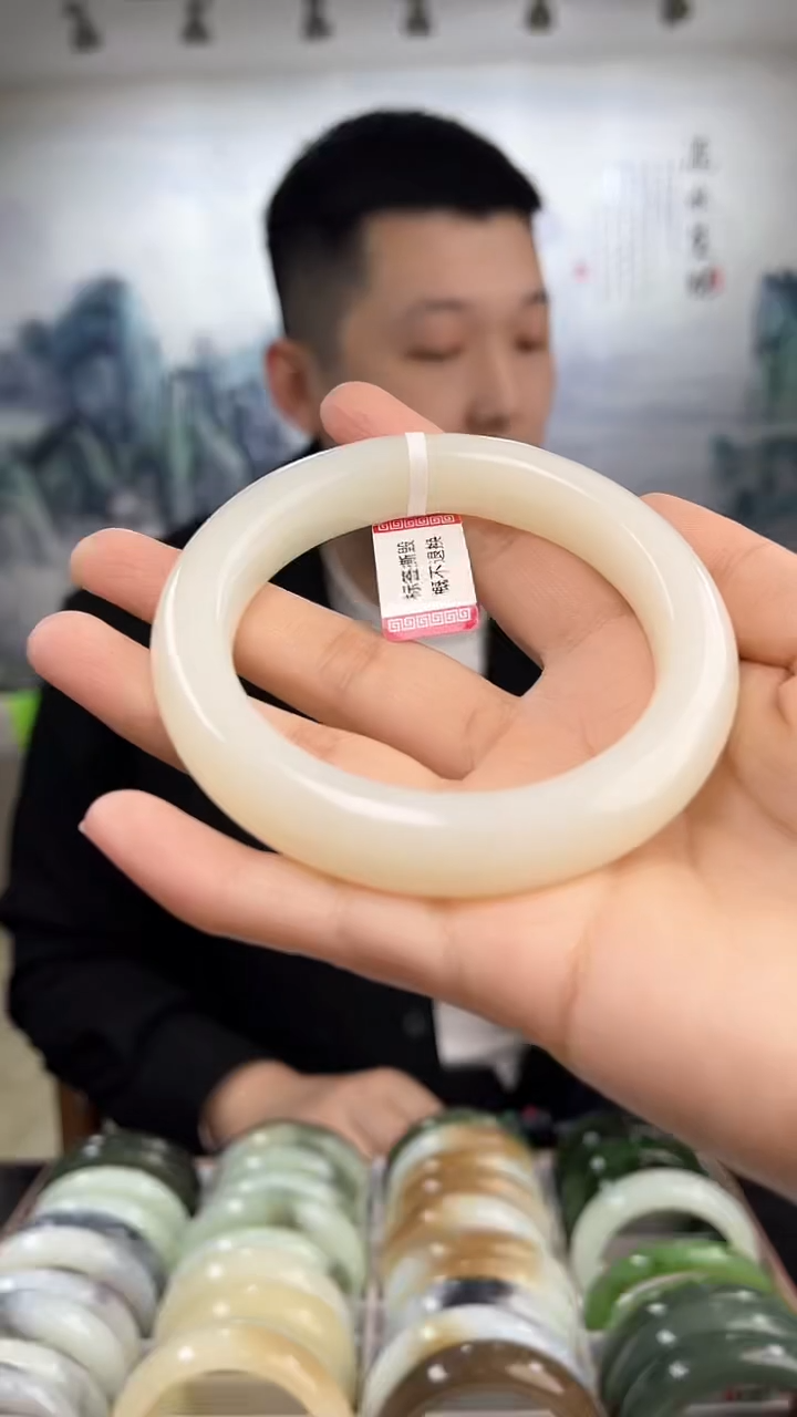 【闪购商品】和田玉手镯未镶嵌60圈口仅一只