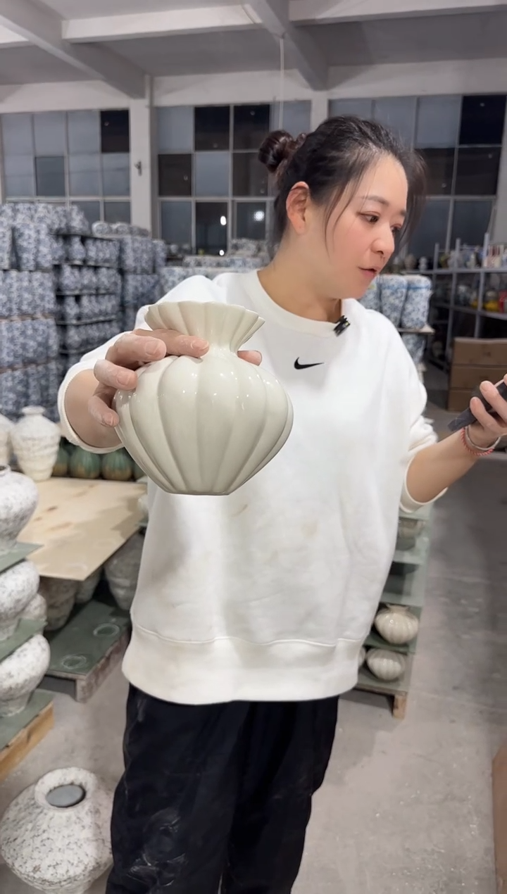 景德镇小号白色南瓜瓶