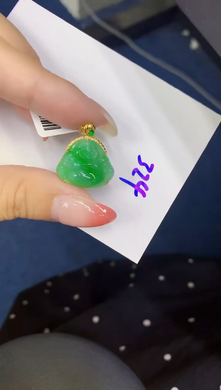 翡翠18K金镶嵌颈饰缅甸天然翡翠A货