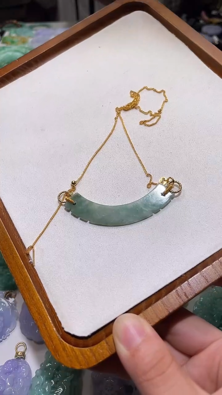 翡翠未镶嵌颈饰吊坠