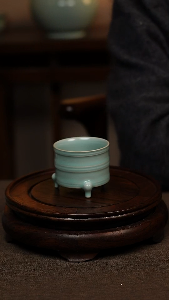 瓷片仿古青绿釉全手工三足玹纹尊80ml 微瑕 不带礼盒