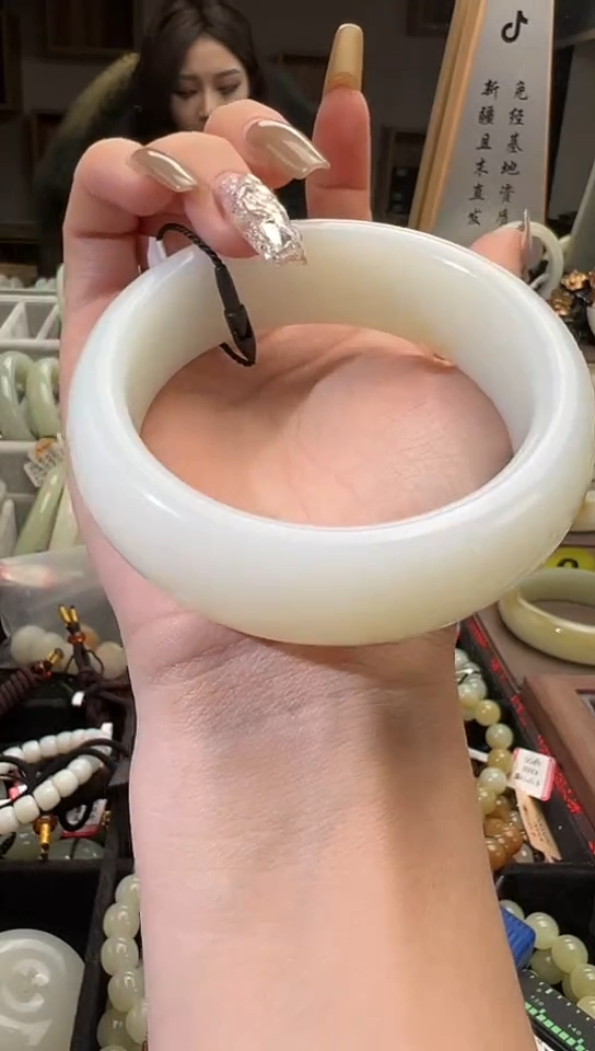 【闪购商品】和田玉手镯未镶嵌且末料金山白玉手镯57+