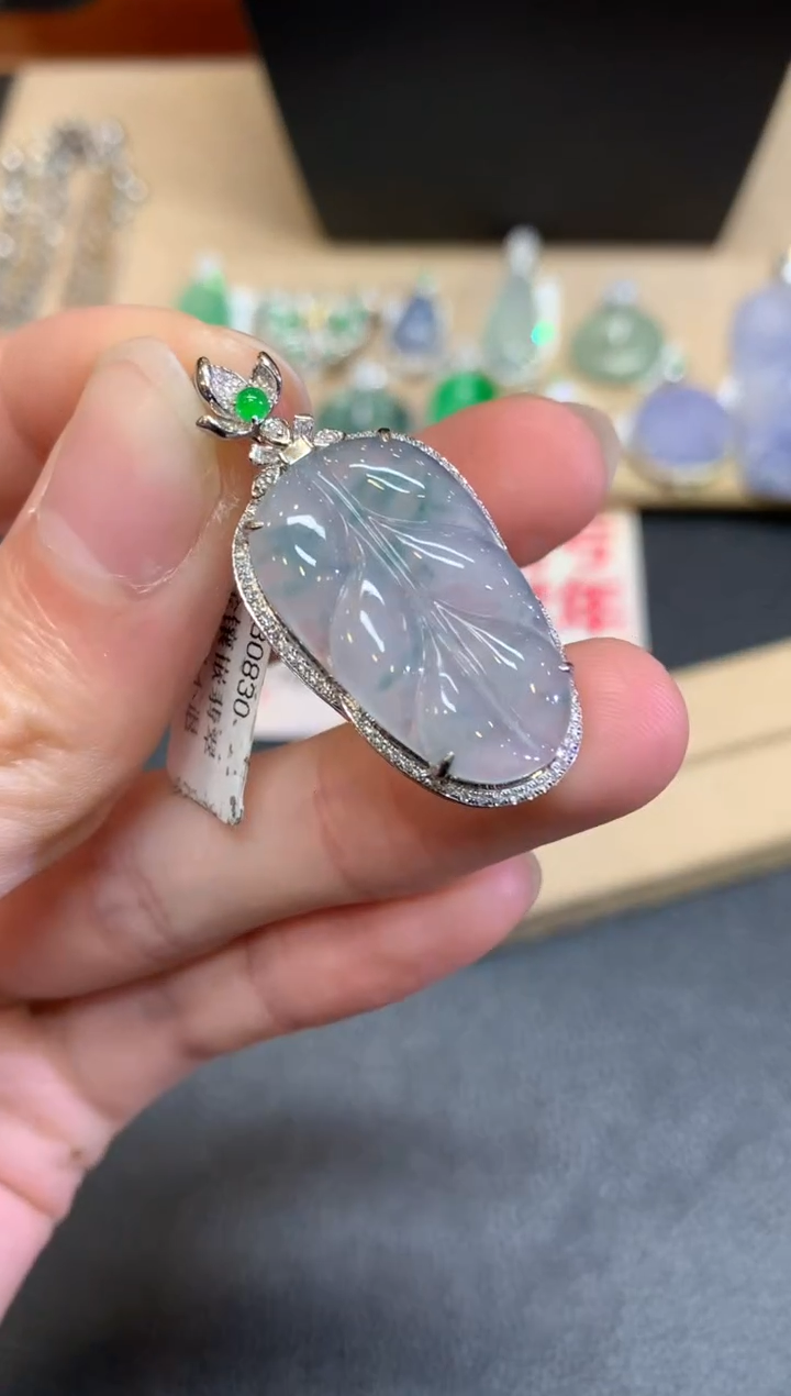 【闪购商品】翡翠颈饰18K金镶嵌叶子【无服务费】
