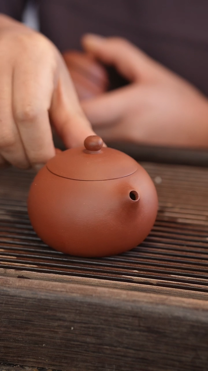 茶壶紫砂半手工 西施 【做工一般】