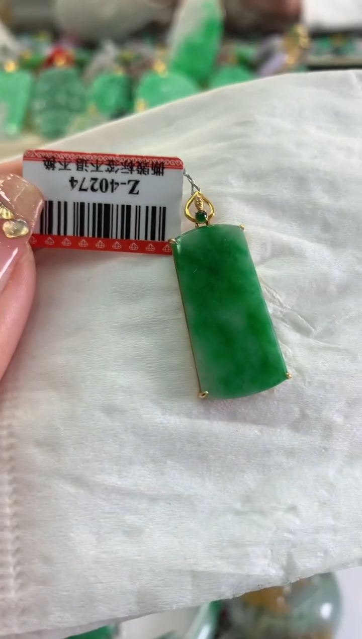 【闪购商品】翡翠吊坠(不含链)18K金镶嵌挂件