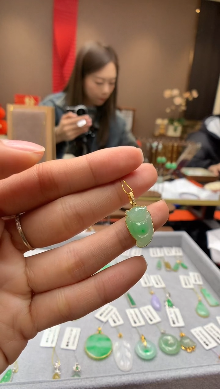 【闪购商品】翡翠颈饰18K金镶嵌蝙蝠