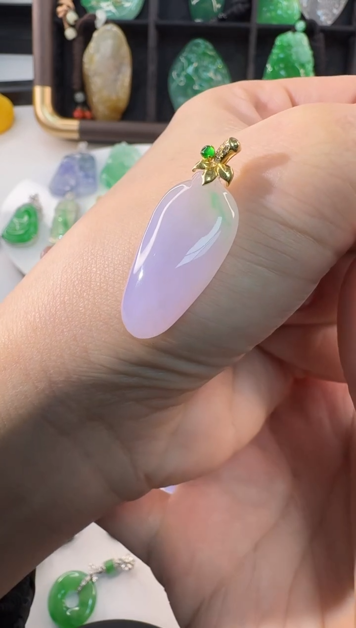 颈饰18K金镶嵌翡翠缅甸A货翡翠