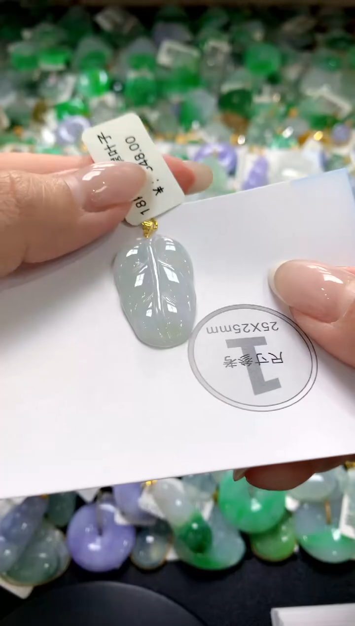 翡翠18K金镶嵌颈饰1111111111111111