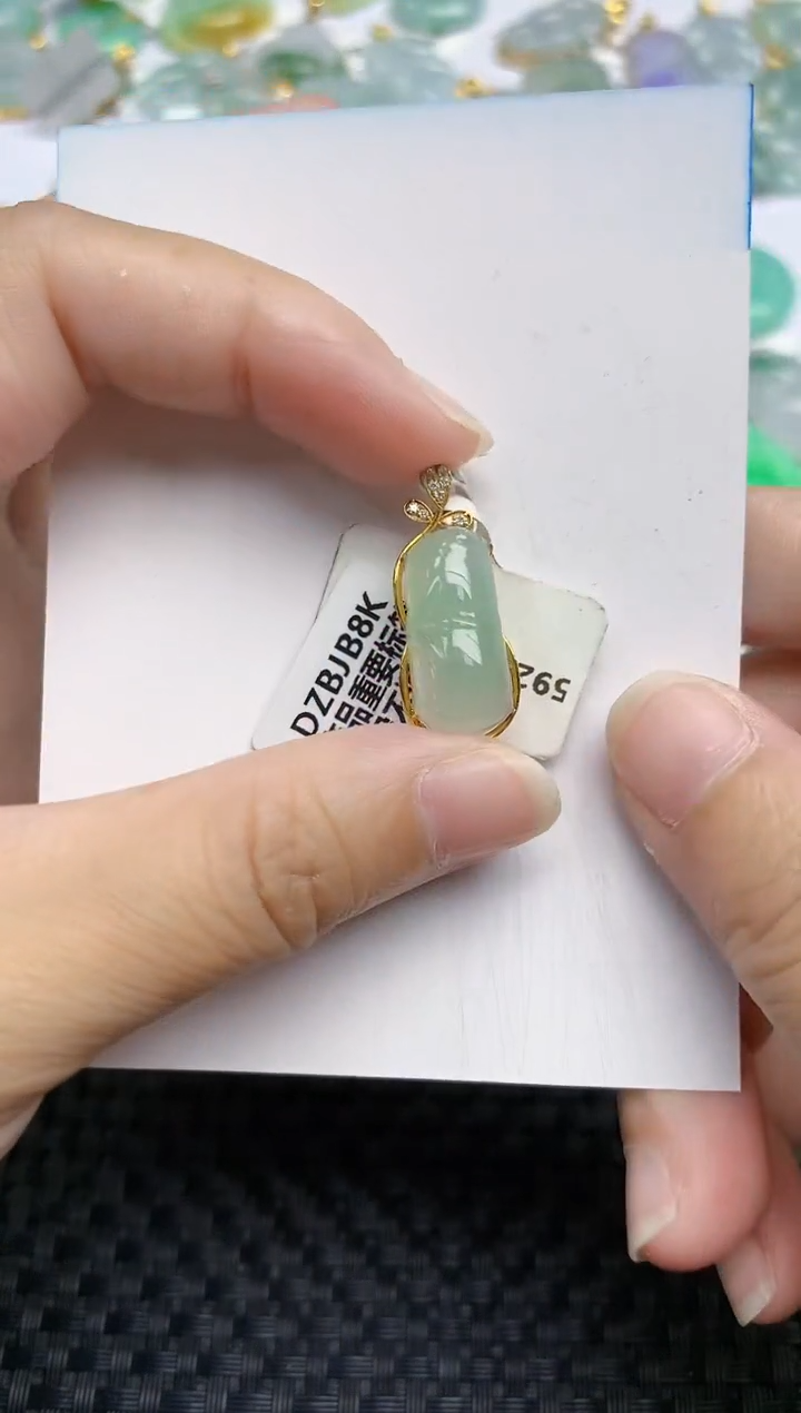 翡翠18K金镶嵌颈饰天然翡翠A货