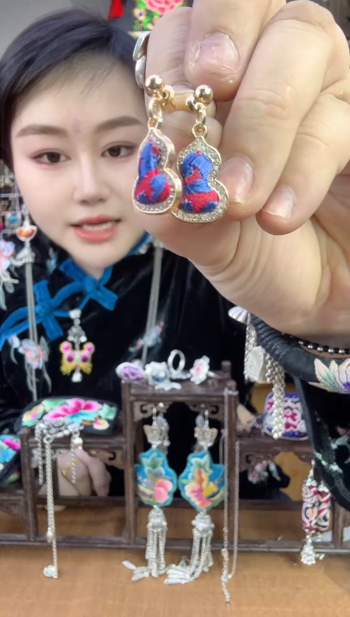 【闪购商品】刺绣纯手工苗绣非遗耳钉款