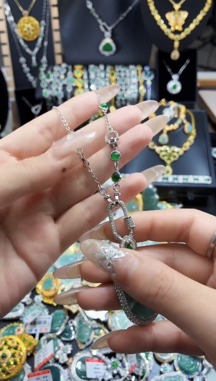 翡翠未镶嵌吊坠(不含链)天然翡翠a货 多样性发其一