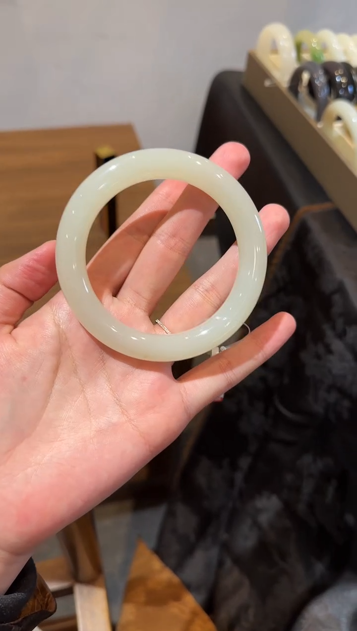 【闪购商品】和田玉手镯未镶嵌61   12/11