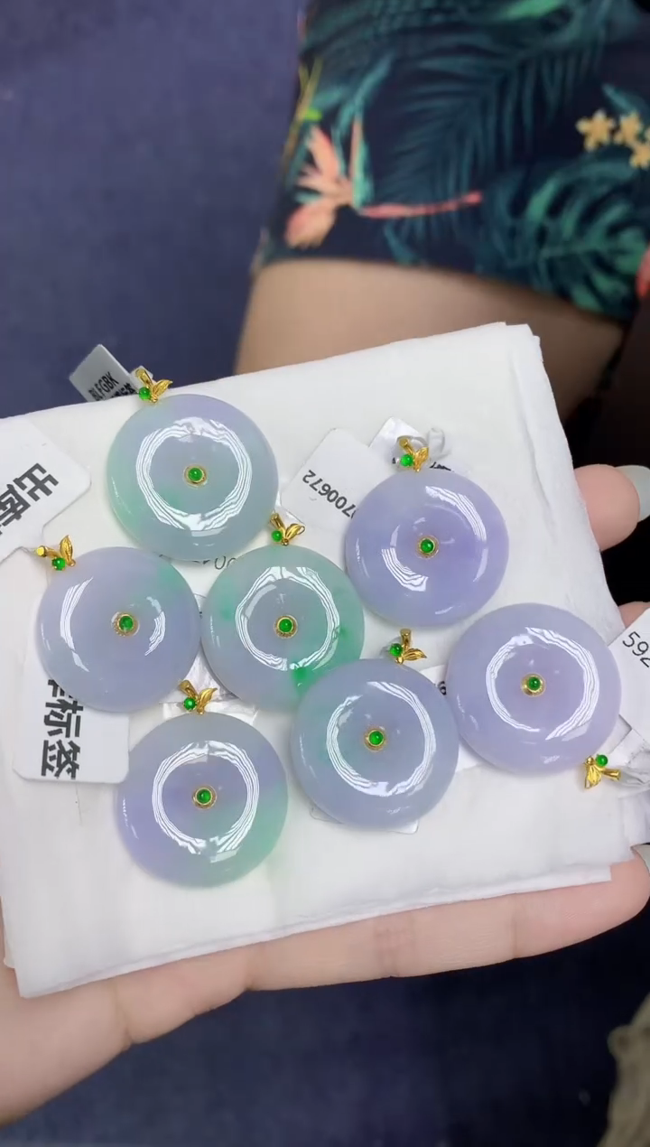 翡翠18K金镶嵌颈饰天然缅甸翡翠A货多样性发其一