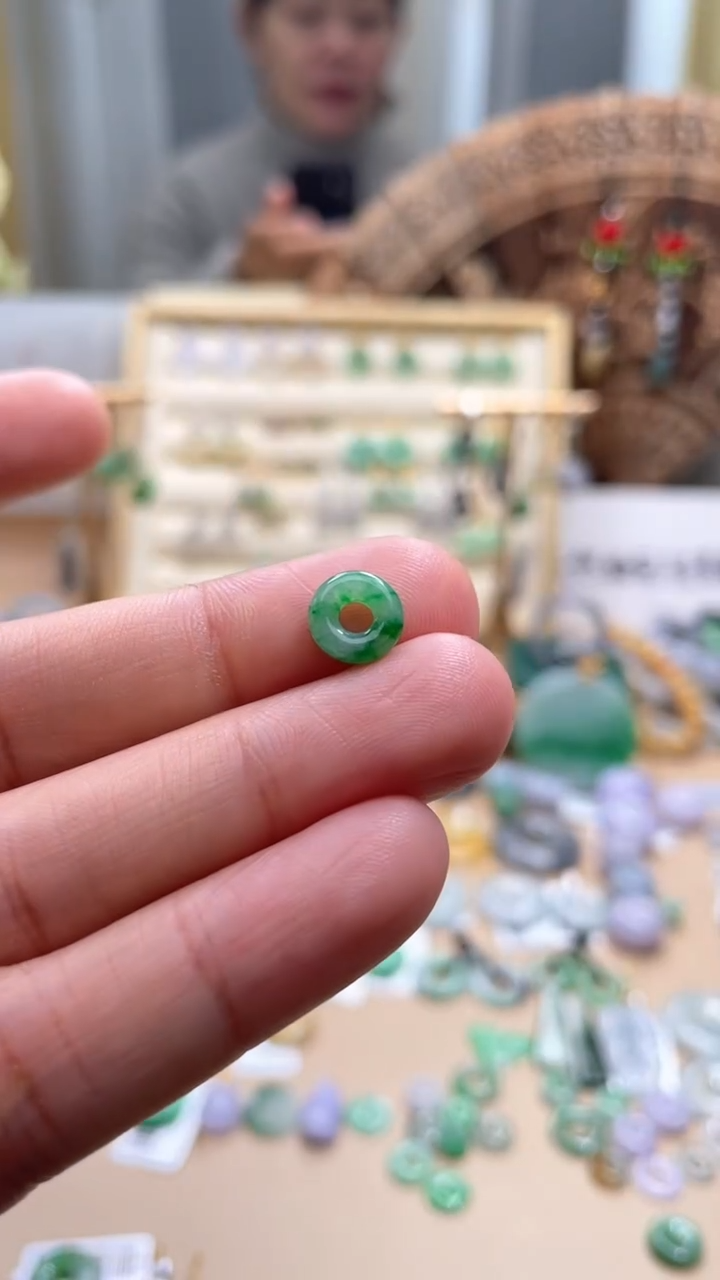 【闪购商品】翡翠颈饰未镶嵌甜甜圈