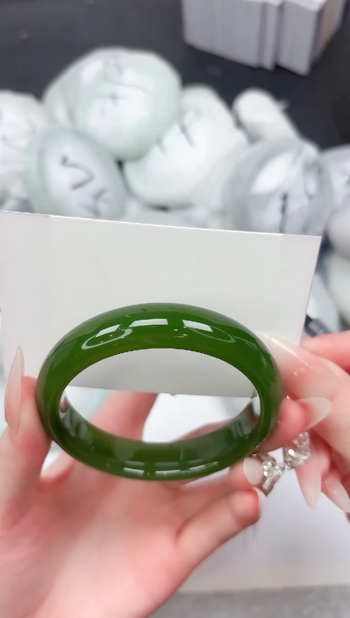 未镶嵌手镯石英质玉68-56.4