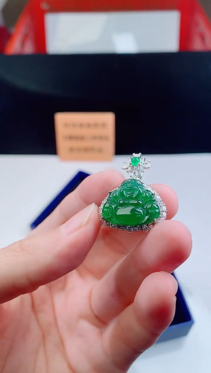 颈饰未镶嵌翡翠   ·