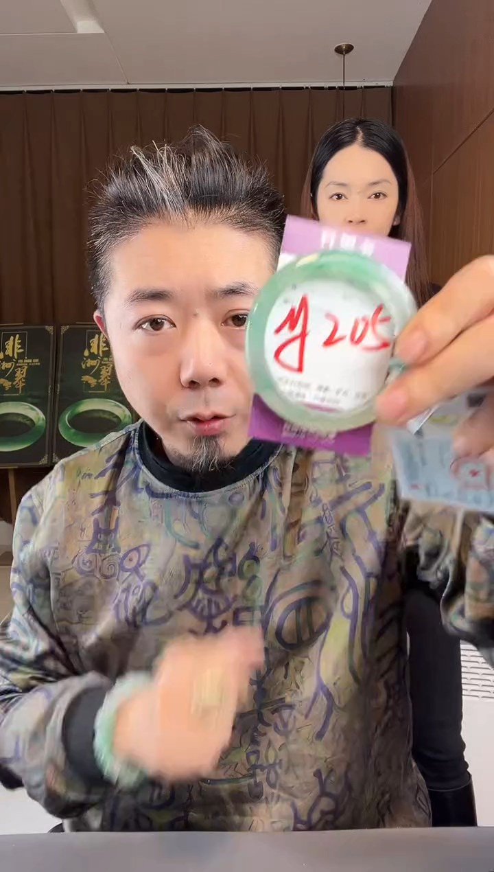 【闪购商品】石英质玉手镯未镶嵌非洲翠