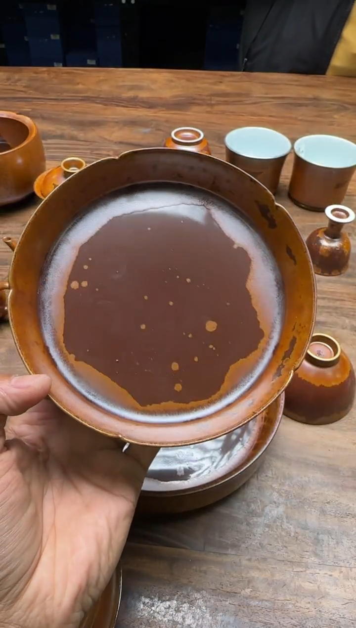 嘉****r荣器 木首葵口壶承