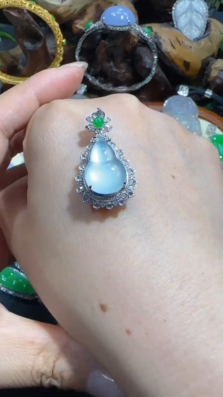 【闪购商品】翡翠吊坠(不含链)18K金镶嵌吊坠