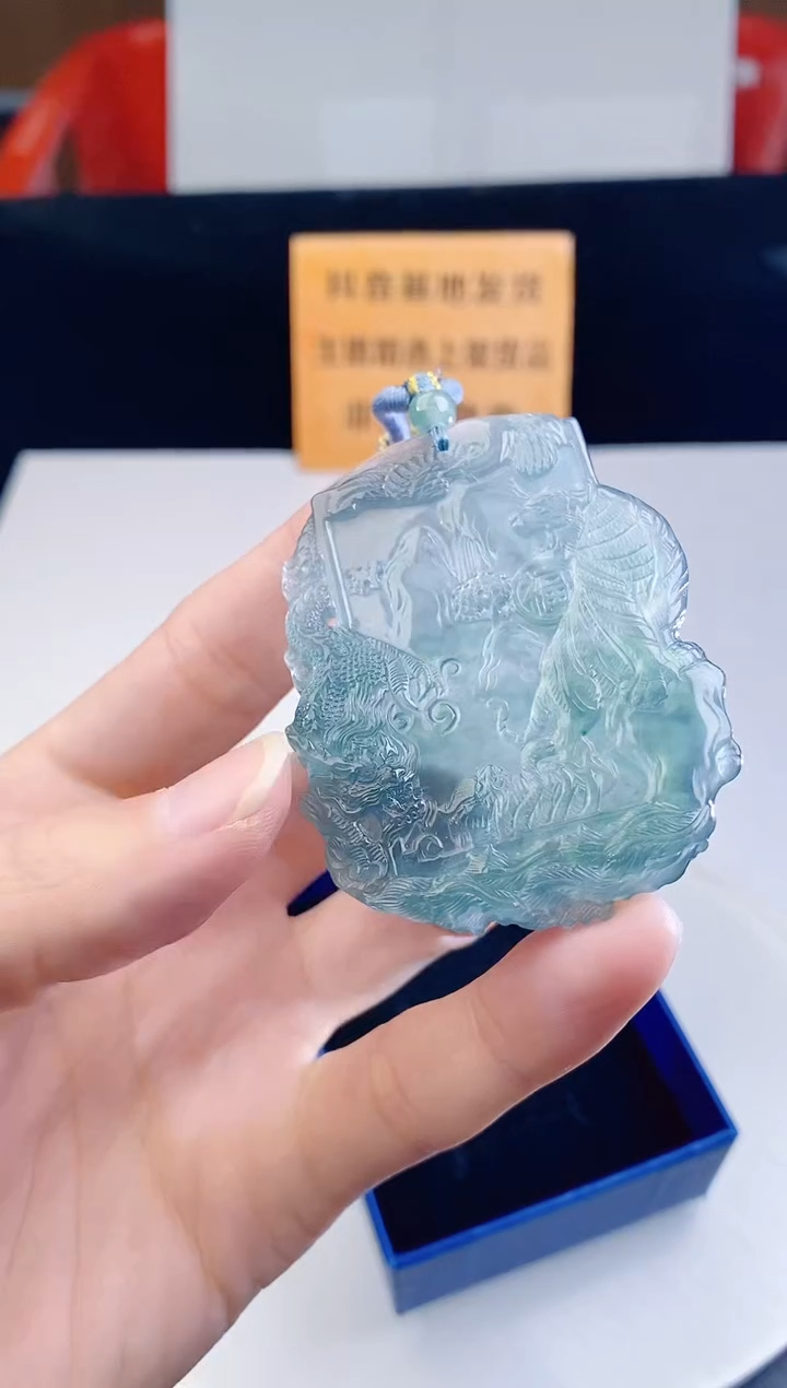 颈饰未镶嵌翡翠  