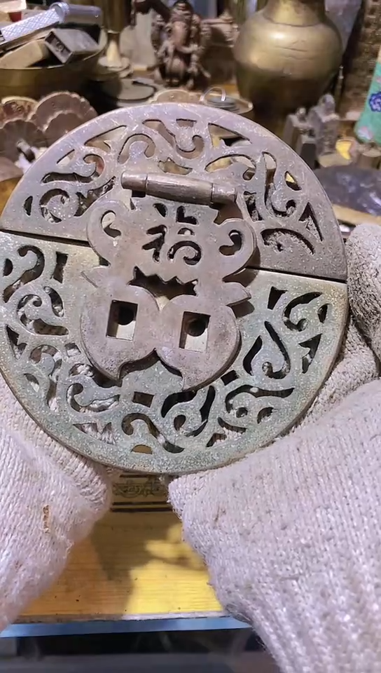 吴*师金属工艺品二手旧货默认瑕疵