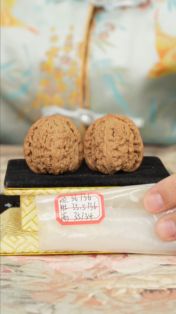 【闪购商品】文玩核桃把件密纹有修