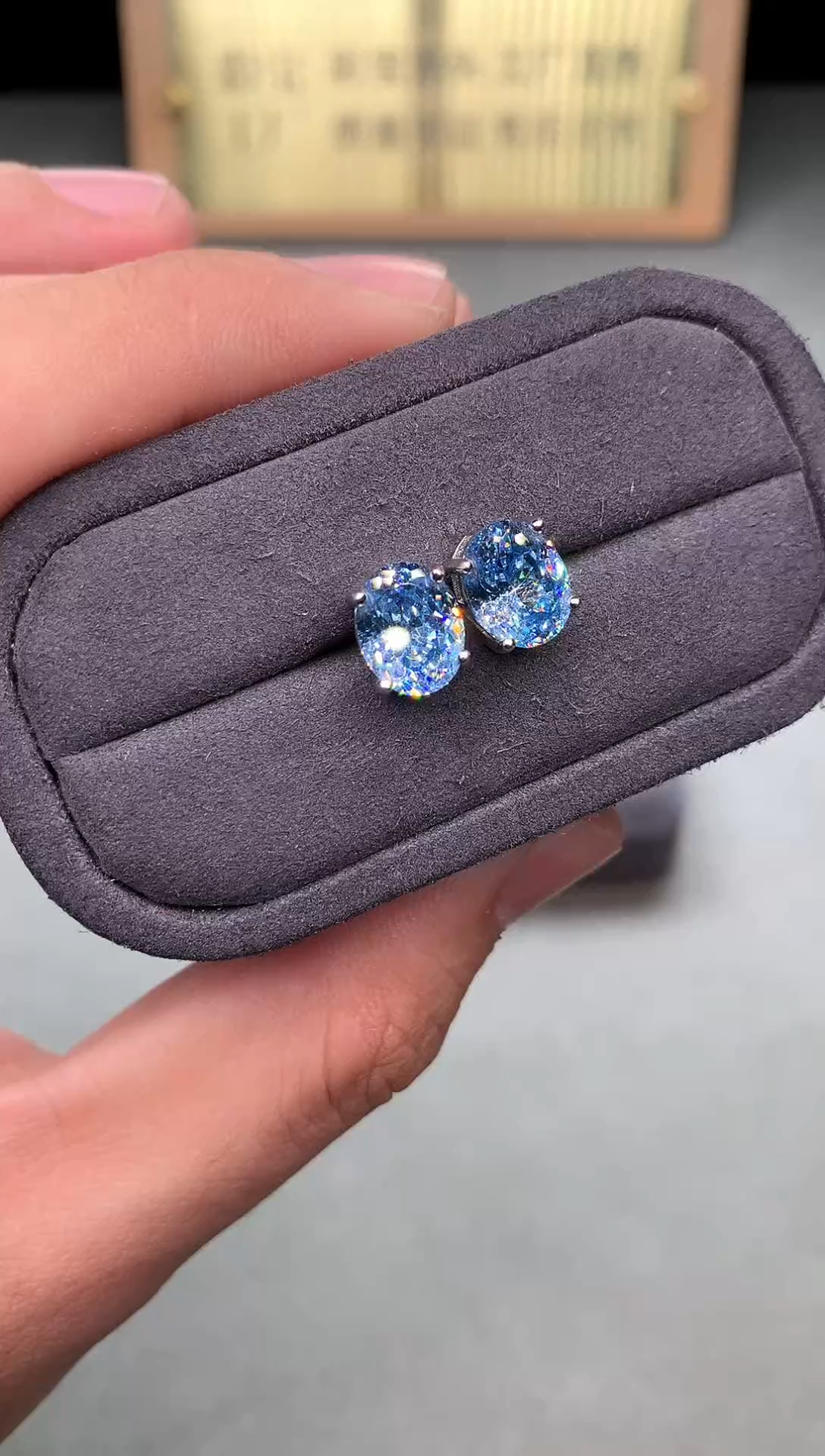 银S925镶嵌耳钉海蓝宝石2222