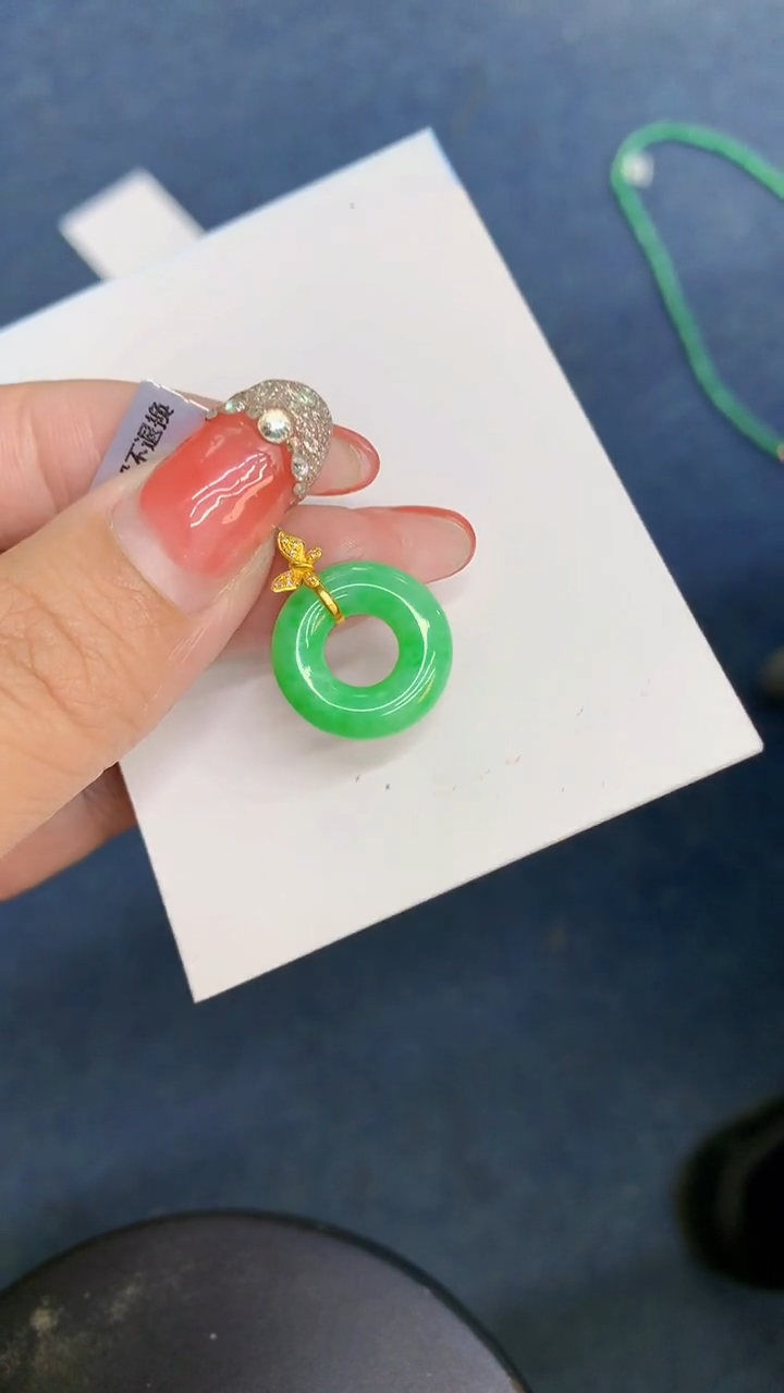 颈饰18K金镶嵌翡翠1