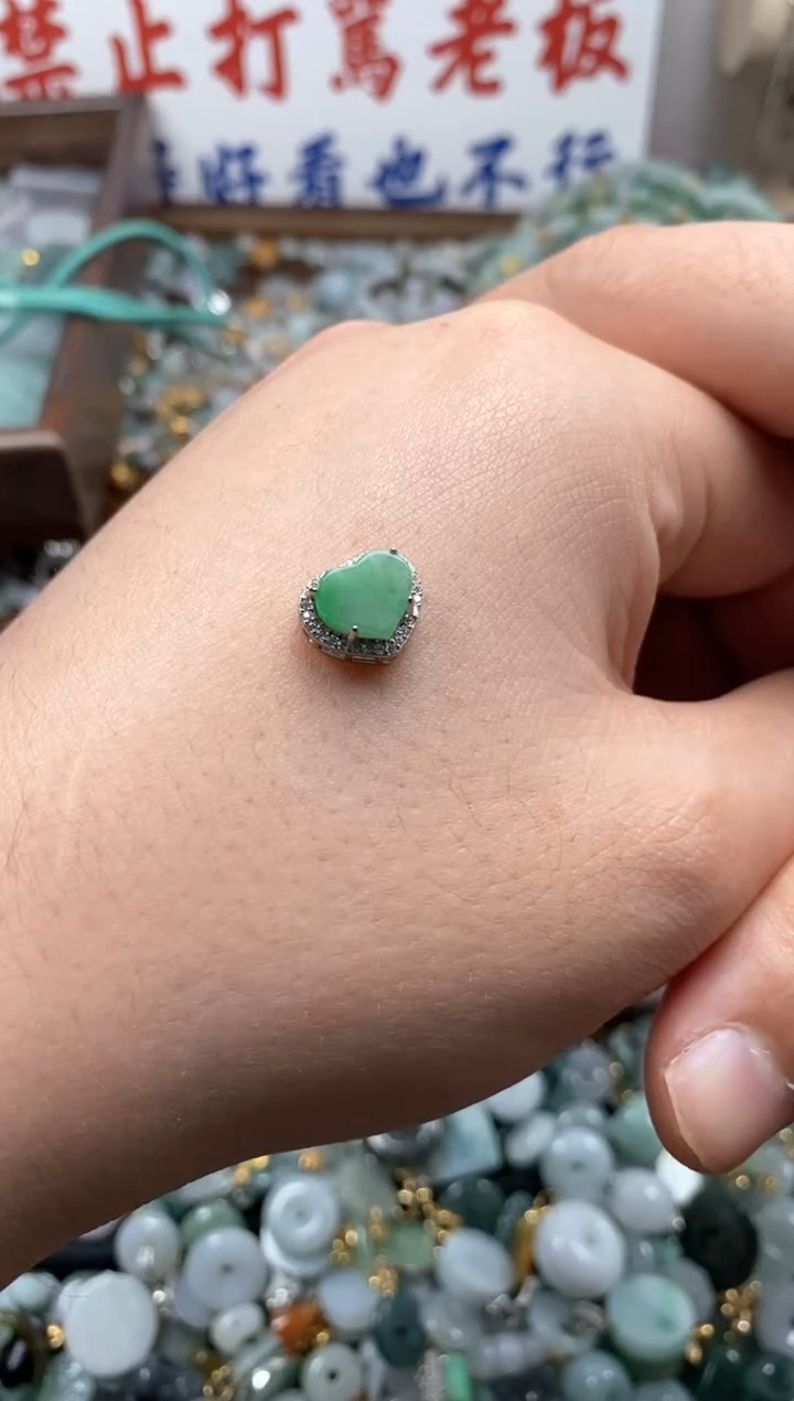 【闪购商品】翡翠颈饰未镶嵌哥哥