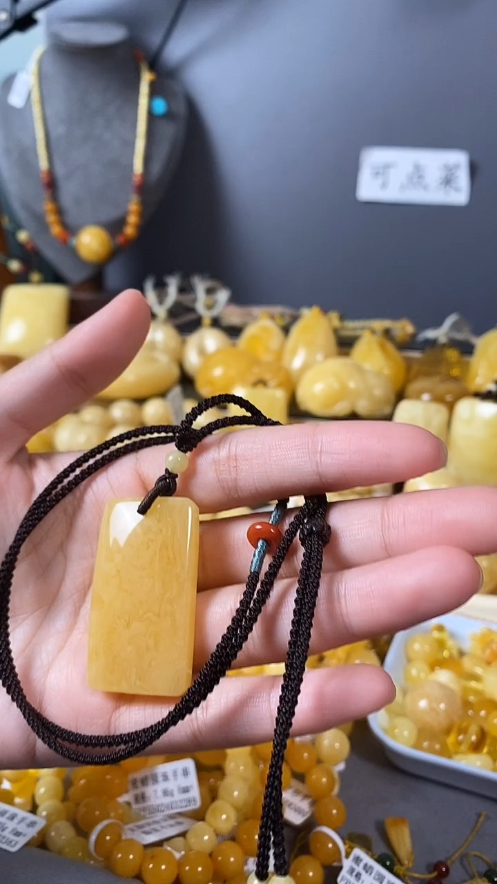 裸石琥珀未镶嵌无事牌6.63克